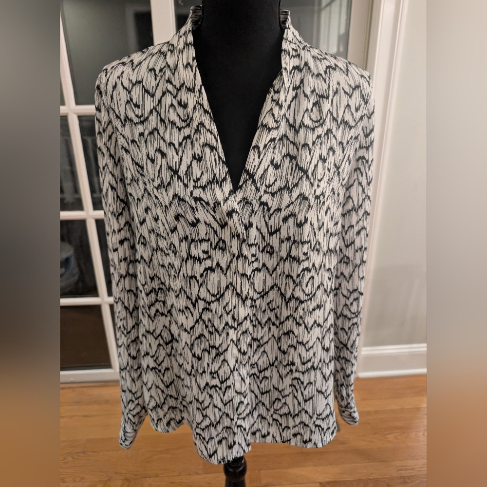Halogen Black and White Abstract Blouse